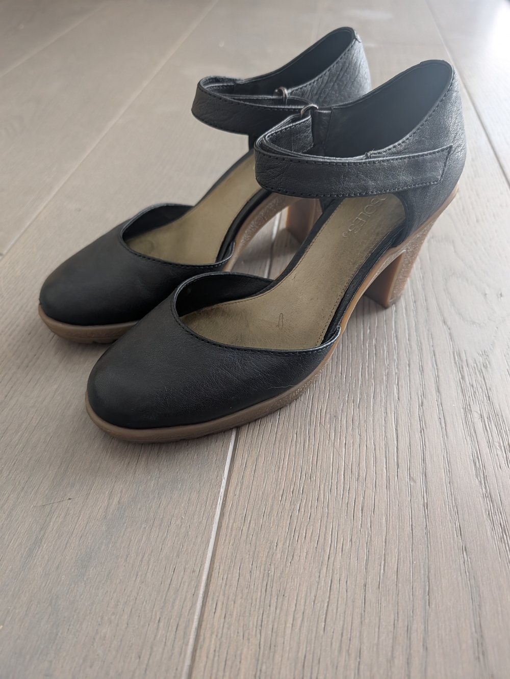 Aerosoles Black Leather Ankle-Strap Heel Pump 8